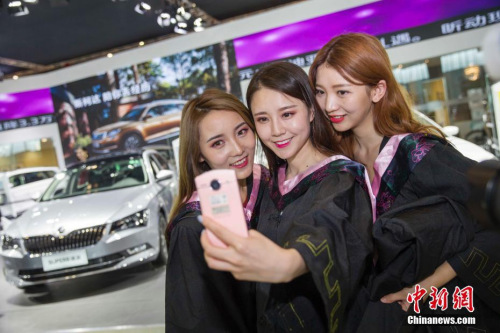 ����ͼ��������ҵ��Ů��ѧ�����������ҵ�ա�