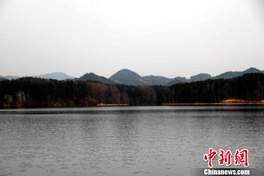 ��ˮ�������߹��̵�ˮԴ�����غ��º�ˮ����һ����