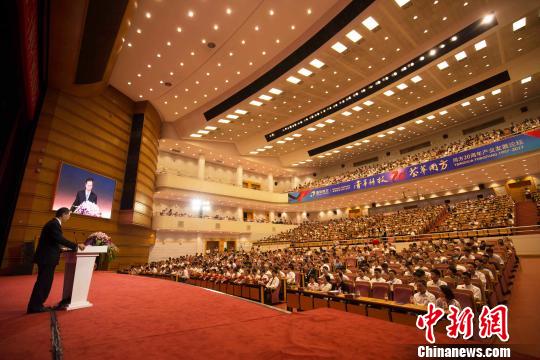 ��ѧ��У����ʤҫ�ڽ��վ��е�ͬ��20�����ҵ��չ��̳�ϣ�����ͬ���ɷ����޹�˾�ǲ�ҵ����ͷ�����м���������ת������ҵҵ���ʲ���������ҵ�ر��ȷ��棬һֱ����ǰé��ͬ����ͼ