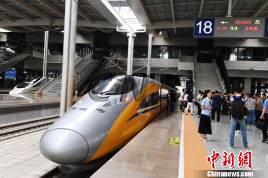 ����ͼ��6��2�գ�����һ�ж�����⳵�ӱ�����վʻ����һ����������վ����־���й�������ͨ˿��֮���ô��ĸ���&mdash;&mdash;��(����)��()��������ȫ����ͨ����׶Σ�Ϊ����������ͨ��Ӫ�춨�˻�����������