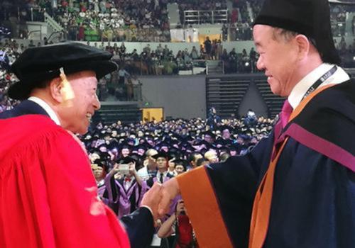 6月27日,李嘉诚出席汕头大学毕业典礼。汕头大学新闻学院供图
