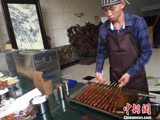 ͼΪ�ƽ���ֳ���ţ�⴮