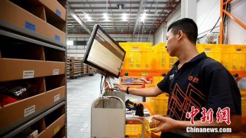 �����˽������������Ա��ǰ��