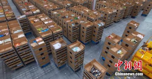 �ϰ�̨�����˿��໥Э��ִ��ͬһ�������������