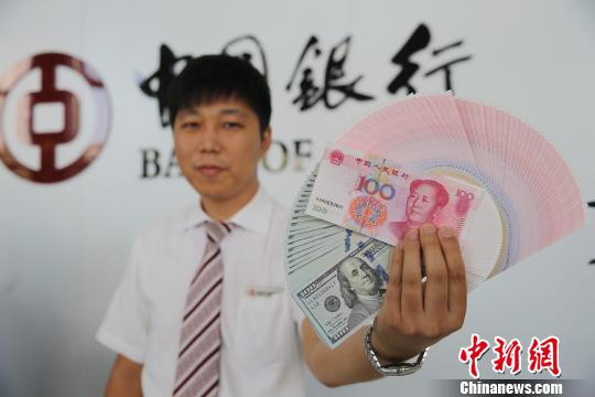 ɽ��̫ԭ�����й�����Ա����չʾ����ҡ���Ԫ��