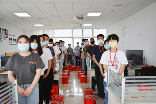 �ǰ����ף������ڰ�����