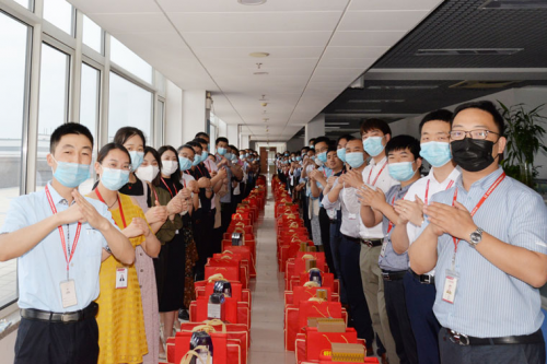 �ǰ����ף������ڰ�����