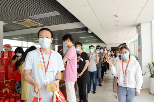 �ǰ����ף������ڰ�����