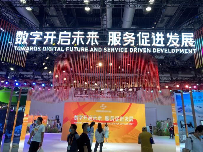 艺画开天携《灵笼》《三体》等精品IP亮相服贸会