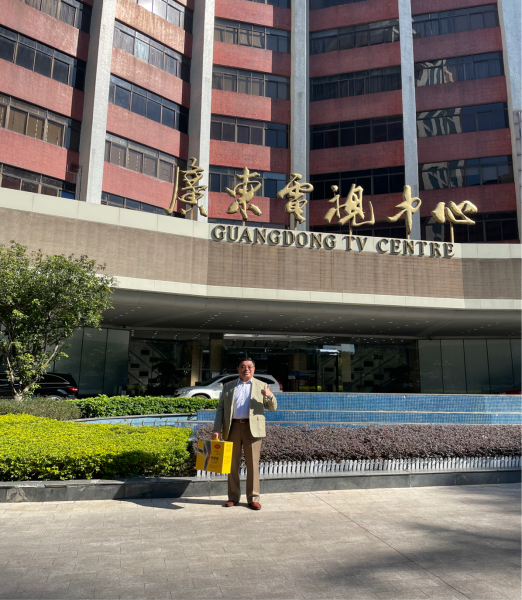 踏天崖助膝器做客广东广播电视台演播厅与名嘴主持对话