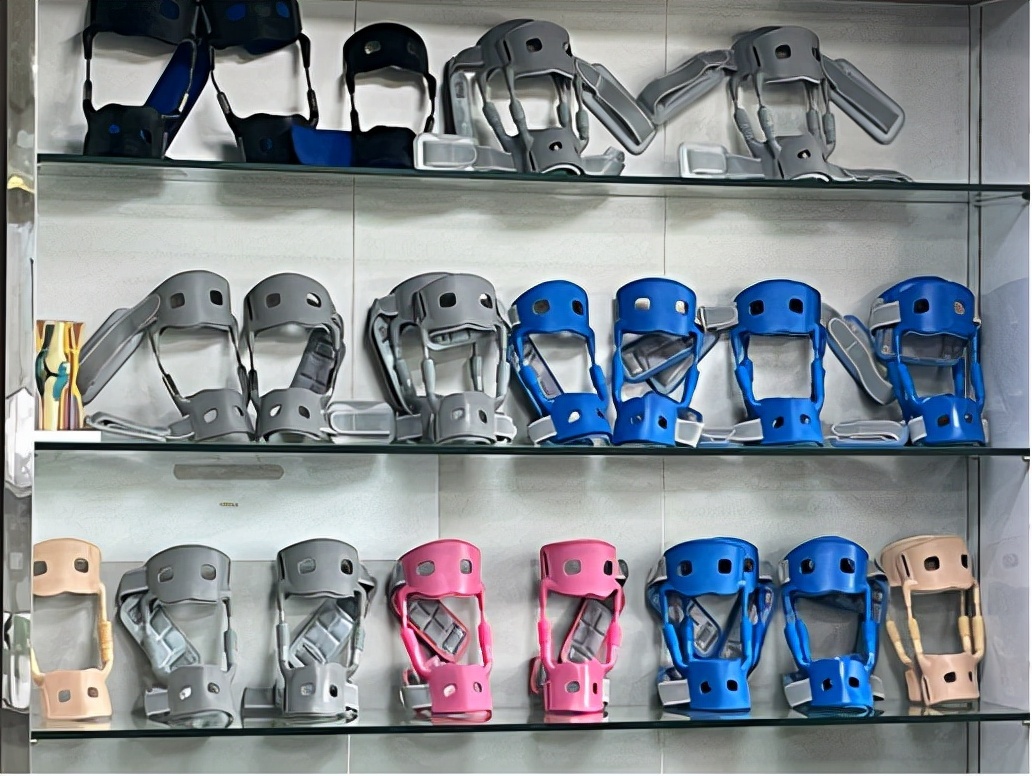 踏天崖助膝器做客广东广播电视台演播厅与名嘴主持对话