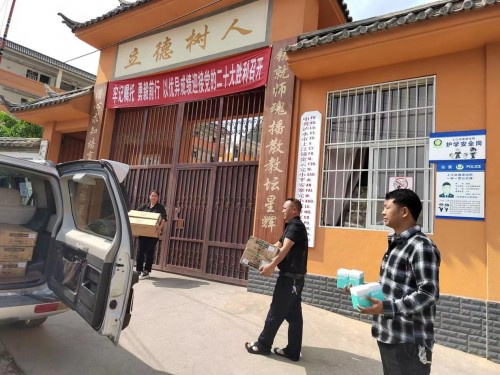 星夜催发增援上海医护人员,艾米晨协力全社会抗疫公益