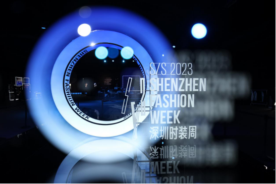 ����ʱװ��Я�֡����ſɳ���������顱�����Ļ����ذ����졸����δ��ʽ��