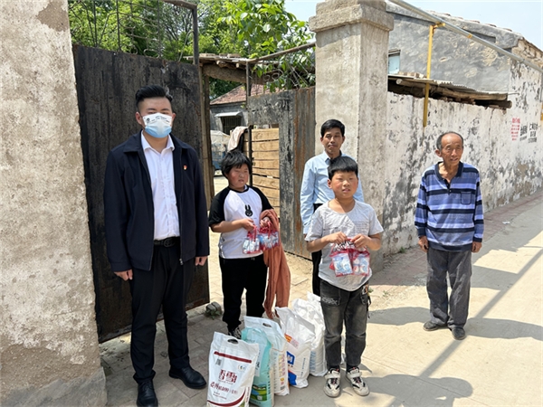 河南鑫豪人力资源有限公司—慰问留守儿童