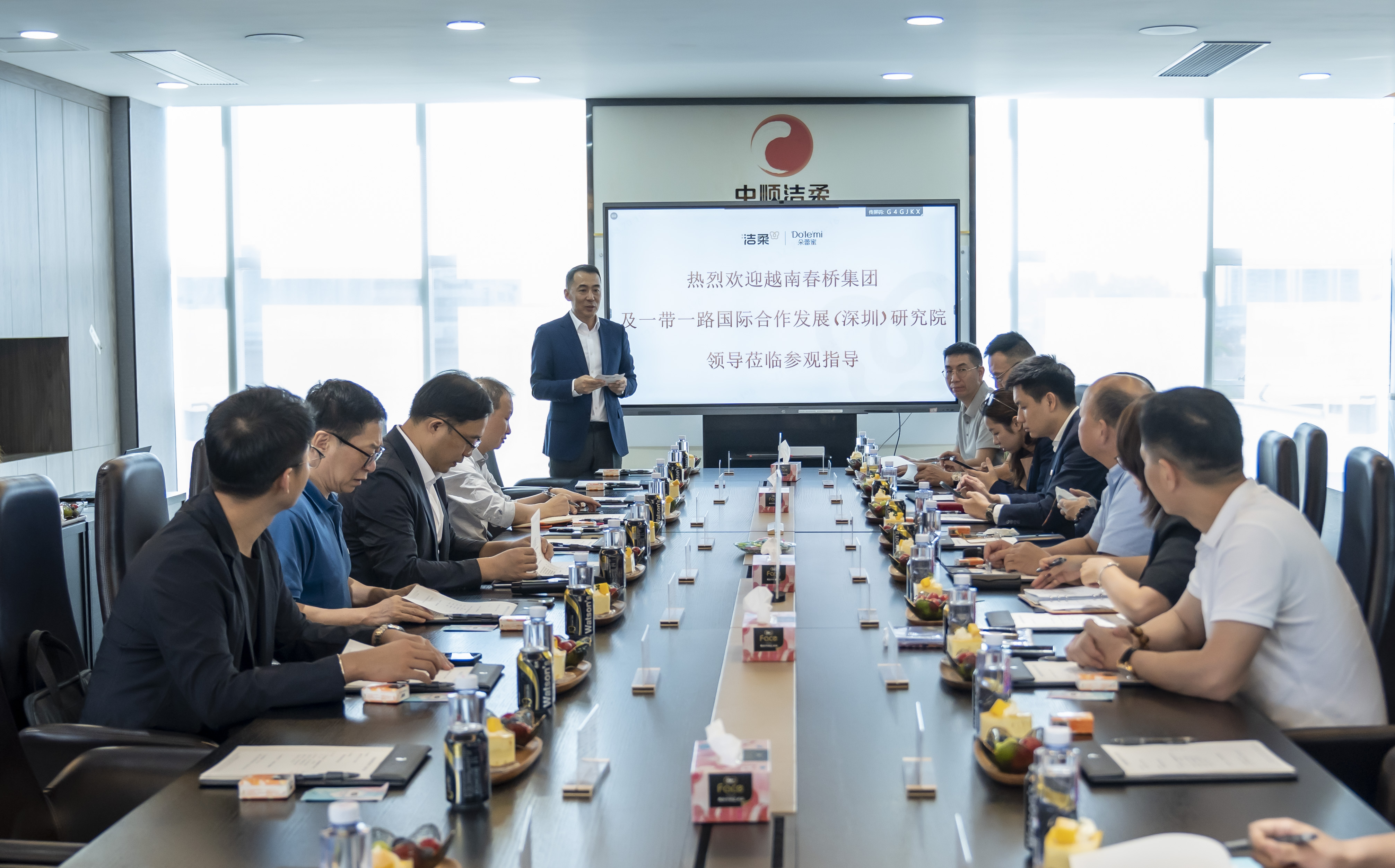 交流会现场.jpg 交流会现场.jpg