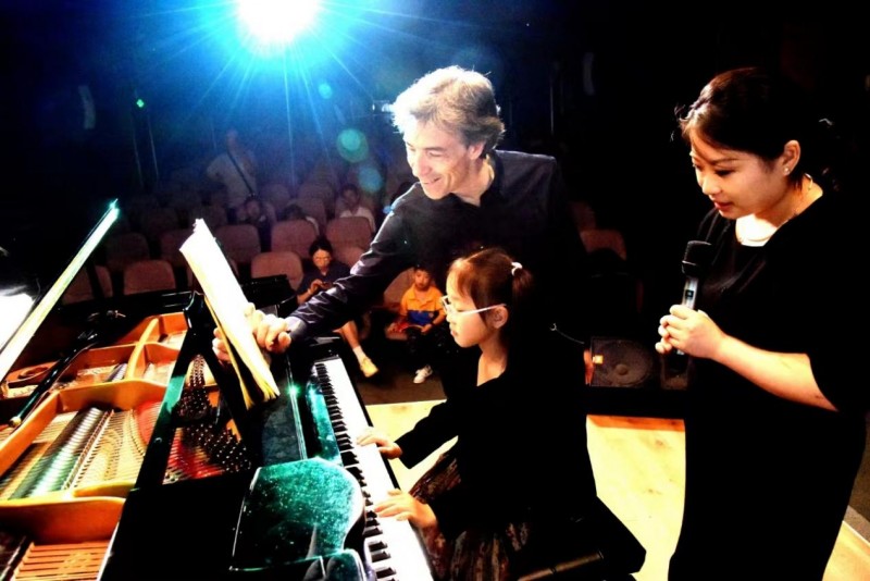 �¸��ٷ�Я��������������ּң��������ֽ�����ƪ�£�ѧ��άҲ��֮����д�Ի�