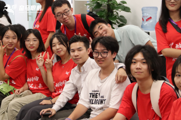 1724121257117369.jpg 奋马职前教育走进武汉特斯拉中心开展企业研学活动