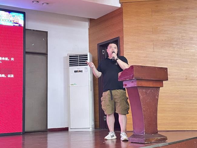 ��˹�Ѳ�ױ����Ϳ��