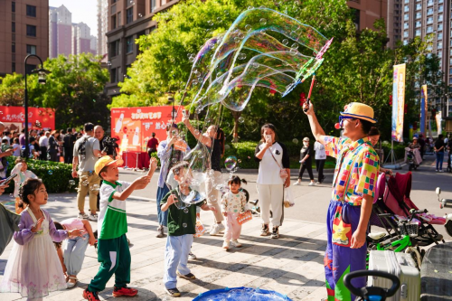 ������Բҹ��������ҵ��չ������������Ļ������ڡ�����ͬ�죬���������Ļ��»�����