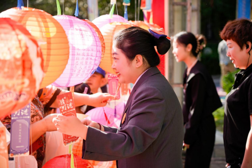 ������Բҹ��������ҵ��չ������������Ļ������ڡ�����ͬ�죬���������Ļ��»�����