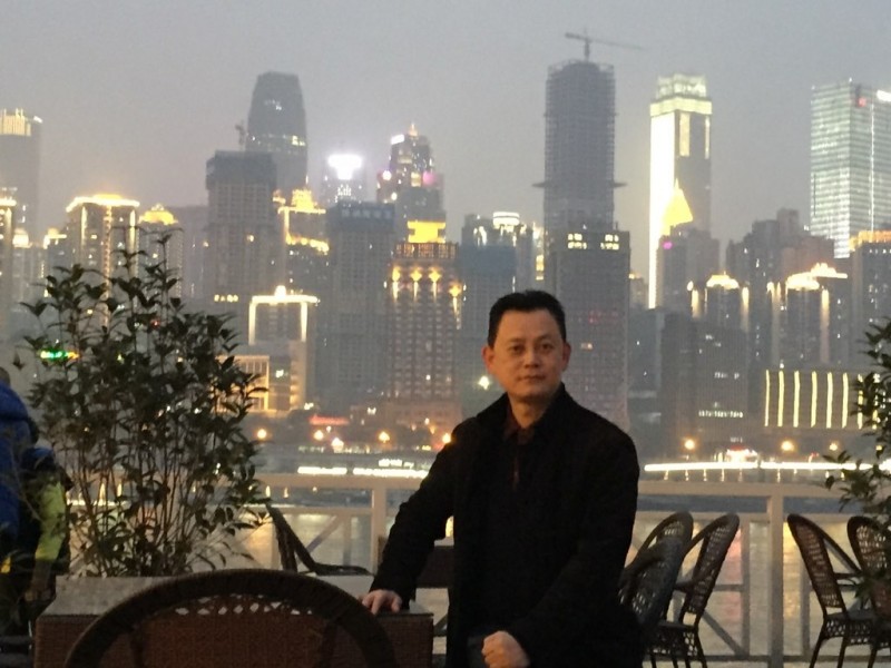 雾都大码头创始人张兴强:用地道底料讲好山城故事