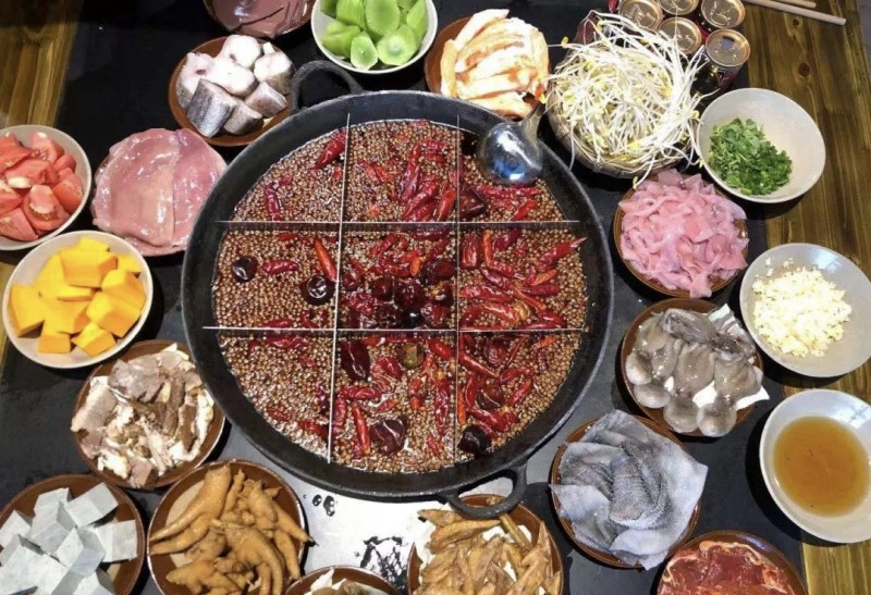 雾都大码头创始人张兴强:用地道底料讲好山城故事