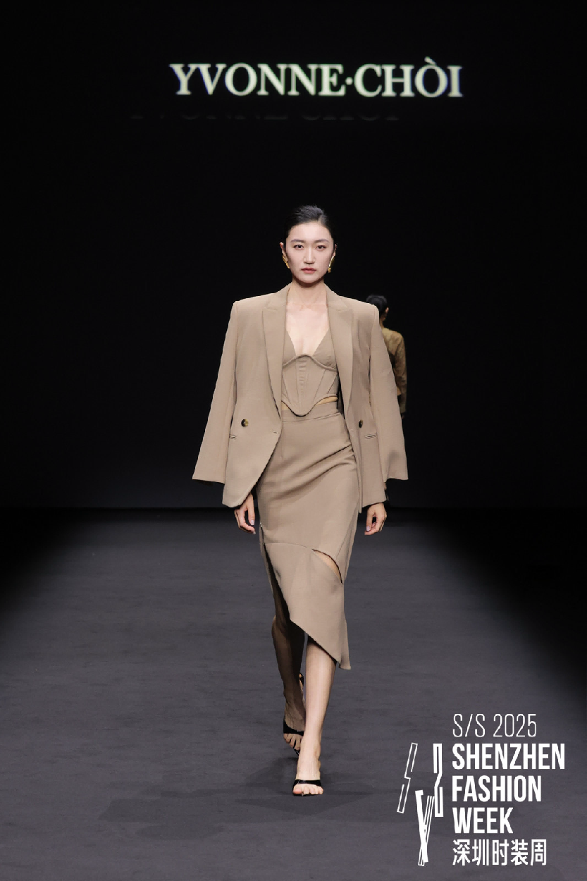 YVONNE��CHOI���ӽ�����е�ʱ�б��Ů�����������ŵ�ʫ��֮��