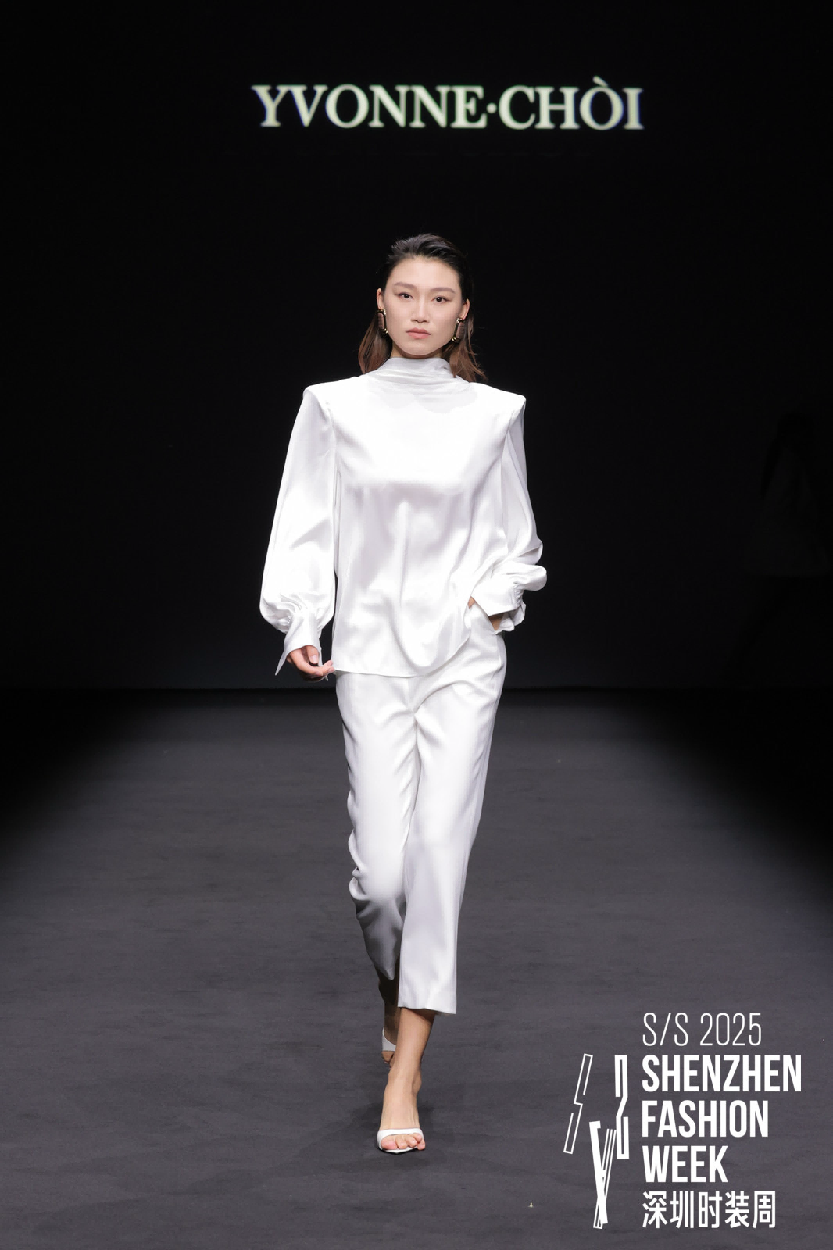 YVONNE��CHOI���ӽ�����е�ʱ�б��Ů�����������ŵ�ʫ��֮��