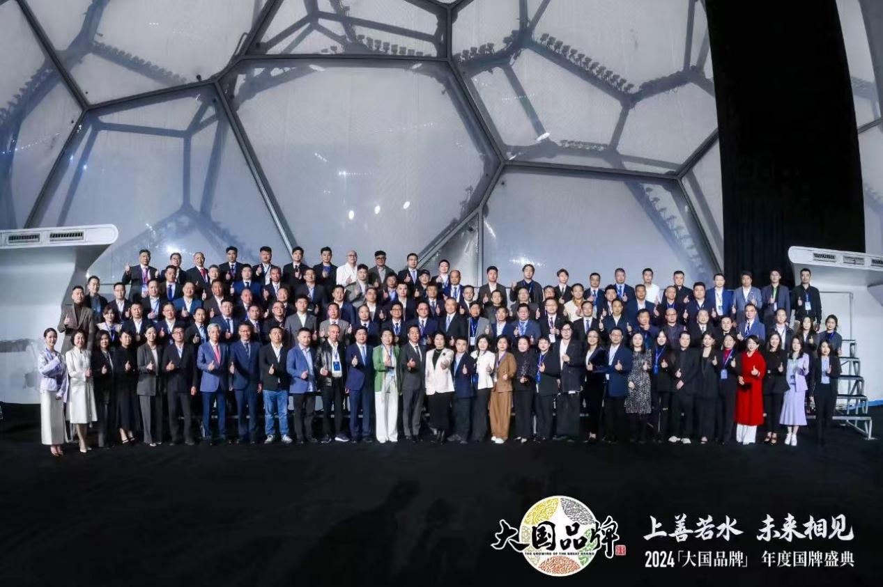 真彩文具荣获 CCTV《大国品牌》“75年75品牌”国牌盛典年度品牌!