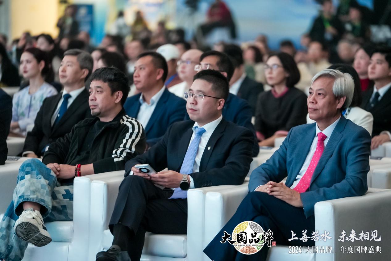 真彩文具荣获 CCTV《大国品牌》“75年75品牌”国牌盛典年度品牌!