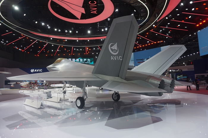 1731405572275684.jpg 5(新款中型隐身多用途战斗机 - 歼-35A 首次亮相).jpg