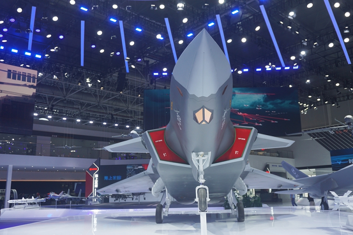 1731405565154379.jpg 4(新一代隐身战斗机 - 歼-20S 首次亮相).jpg