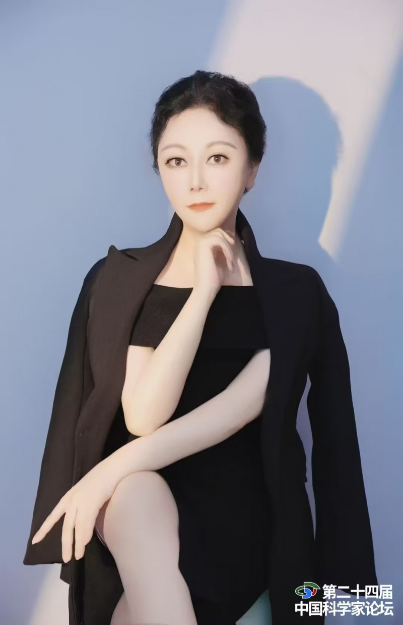 �ٻ�Ȩ����֤��ר��Ψ���³����������μӵڶ�ʮ�Ľ��ѧ����̳