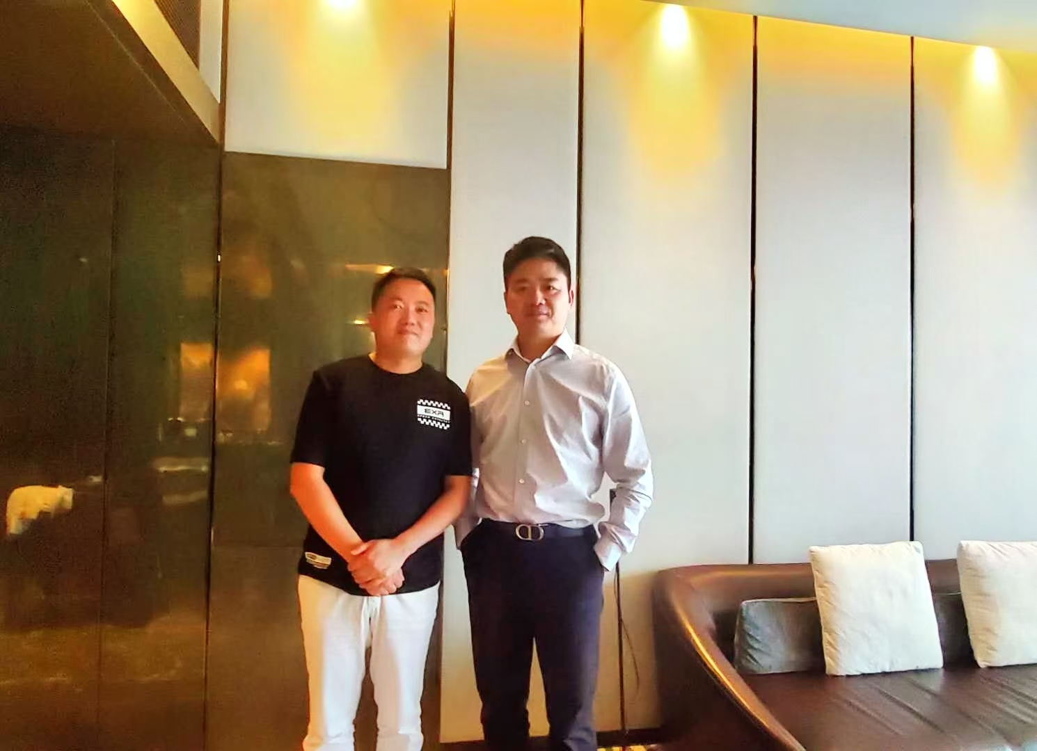 店+科技创始人兼CEO龙井:扎根艺尚小镇,用AI驱动服装行业数字化