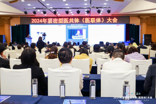 佰年脉天然苏打水成医联体大会焦点,以其卓越品质与健康功效获好评