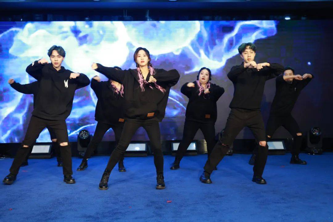 青春张扬与不羁的韩舞表演