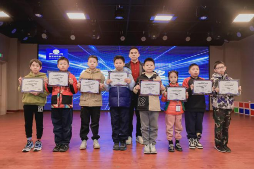 ��������־���糤ŷ��־��Ϊ����ѧԱ�佱