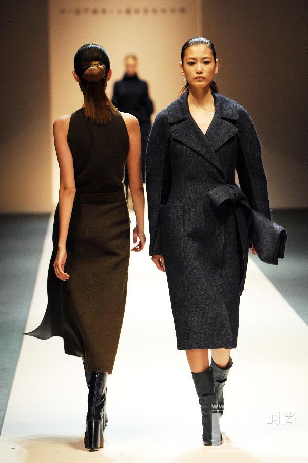 (国际)(2)新加坡时装周举行闭幕秀