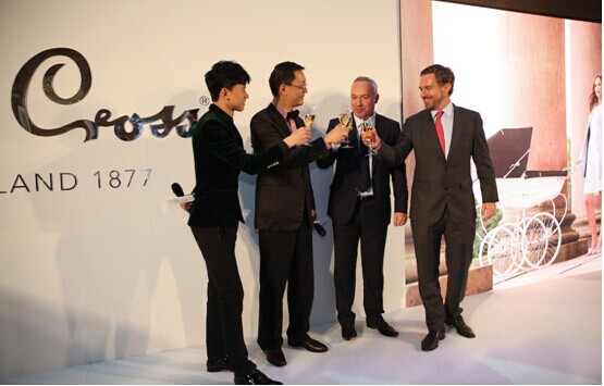 皇室摇篮,梦想星辰——Silver Cross银十字宝贝品牌经典及新品系列童车发布