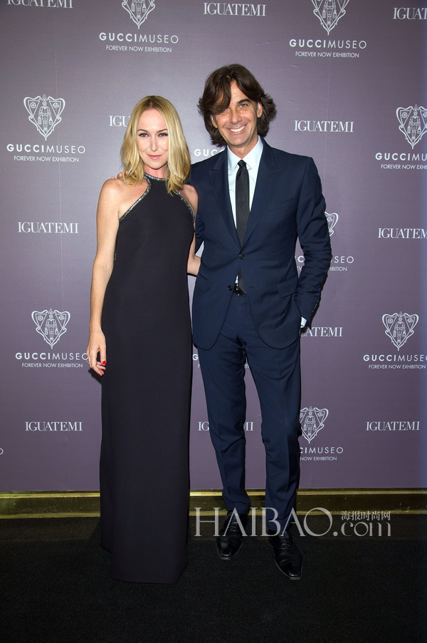 古驰 (Gucci) 总裁兼首席执行官Patrizio di Marco (右) 和创作总监弗里达 贾娜妮 (Frida Giannini) (左) 出席 Forever Now 展览