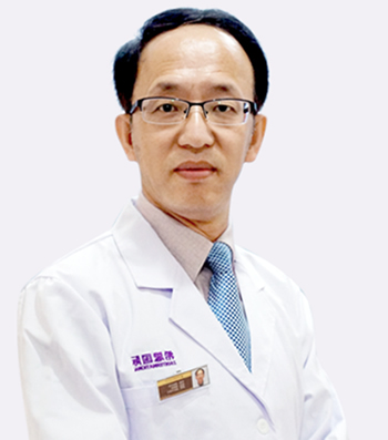 中国双眼皮的雕刻艺术家杨伟杰教授