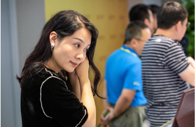 和娅洲珠宝有个约会,专属您的高级珠宝零距离盛会!