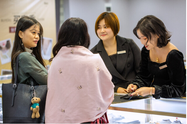 和娅洲珠宝有个约会,专属您的高级珠宝零距离盛会!