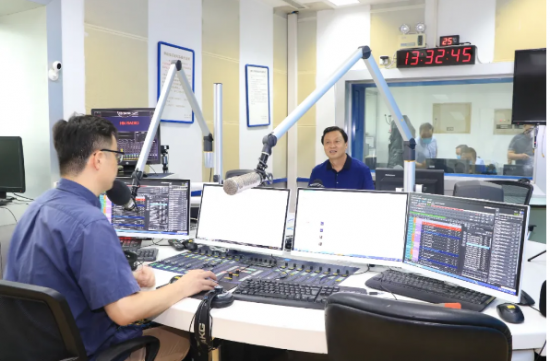 大桥石化集团董事长张贵林受邀做客河南广播电台私家车99.9直播间