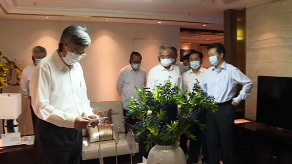  �㶫ʡ��ʡ�������ͣ��������������г��ල�����ָܾ��ֳ������꣨��һ�����㶫ʡ�г���ܾ־ֳ���֣��Ҷ������廪��ѧԭ��У�����Ͽ���ѧԭУ������Ժʿ����һ���ڶ��ɺ�ľƷ��չʾ��