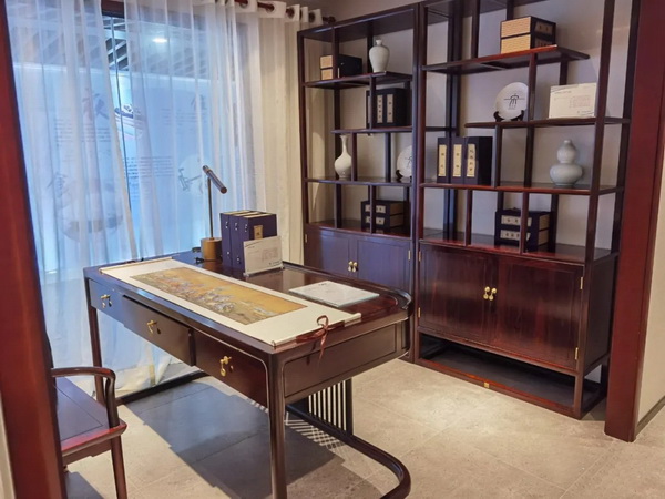 东成文宋家具不仅是浓缩了中国千年智慧的文化器物,更是东成红木标准化工作的杰出成果 东成文宋家具不仅是浓缩了中国千年智慧的文化器物,更是东成红木标准化工作的杰出成果